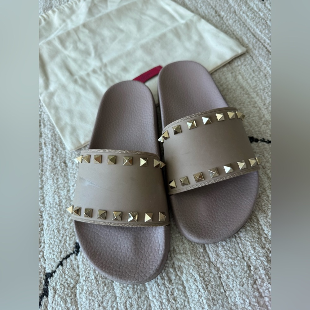 VALENTINO GARAVANI ROCKSTUD RUBBER SLIDES SIZE 37
